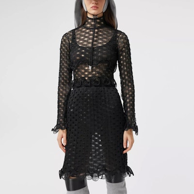 (W) Burberry SS21 黑色透視荷葉邊高領長袖短版上衣 45677441 Purchase (W) Burberry SS21 黑色透視荷葉邊高領長袖短版上衣 45677441