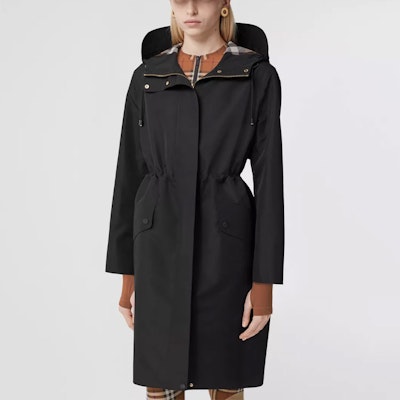 (W) Abrigo con Capucha Negro Burberry SS22 Color Sólido con Cinturón. 80488141 Lookbook (W) Abrigo con Capucha Negro Burberry SS22 Color Sólido con Cinturón. 80488141