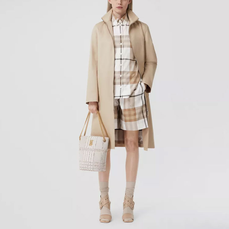 Shop (W) Abrigo Casual Burberry SS22 Beige Suave con Cinturón y Cremallera Alta. 80543561