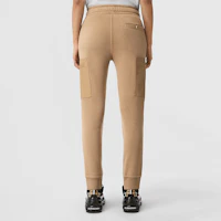Shop (W) Burberry SS22 卡其色Logo運動針織長褲。 80477391