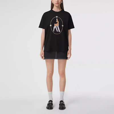 (Women) Burberry SS22 Loose Fit Deer Print Cotton T-Shirt - Black 80494611 Lookbook (Women) Burberry SS22 Loose Fit Deer Print Cotton T-Shirt - Black 80494611