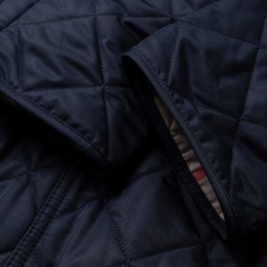 (W) 버버리 SS22 퀼팅 코튼 재킷 네이비 블루 80530481 Sizing (W) 버버리 SS22 퀼팅 코튼 재킷 네이비 블루 80530481