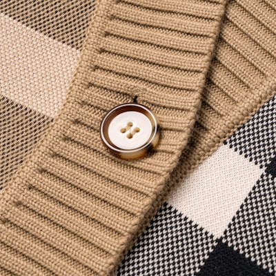 (Women) Burberry SS22 Check Jacquard V-Neck Cardigan Beige Sweater 80391531 Sizing (Women) Burberry SS22 Check Jacquard V-Neck Cardigan Beige Sweater 80391531