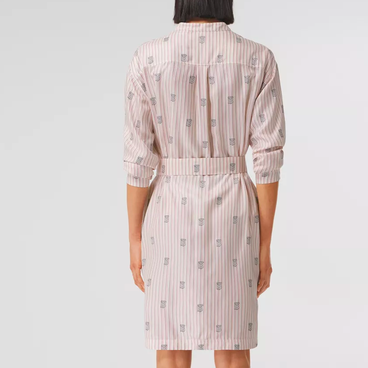 Shop (W) 버버리 SS22 로고 프린트 벨티드 반소매 원피스 여성용 라이트 핑크. 80506351