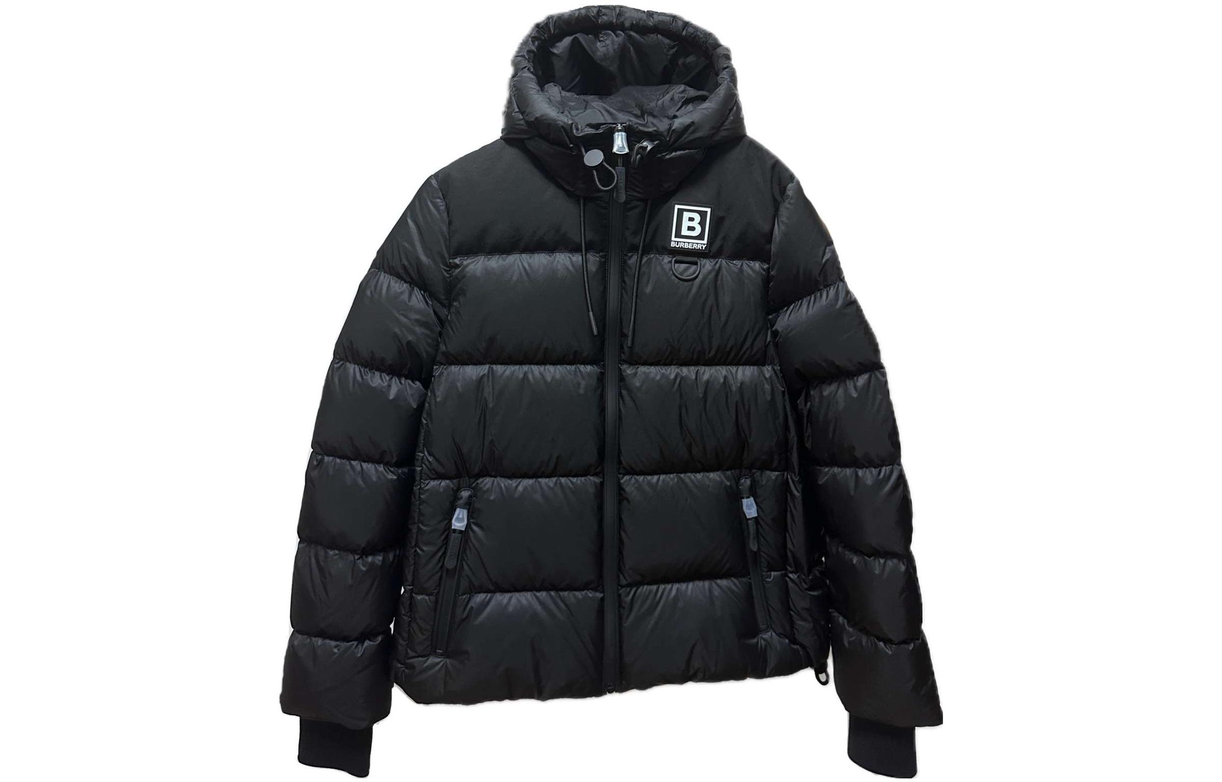 Lookbook (W) Burberry SS23 Jaket Quilted Hitam Berhud Patch Logo. 80613351