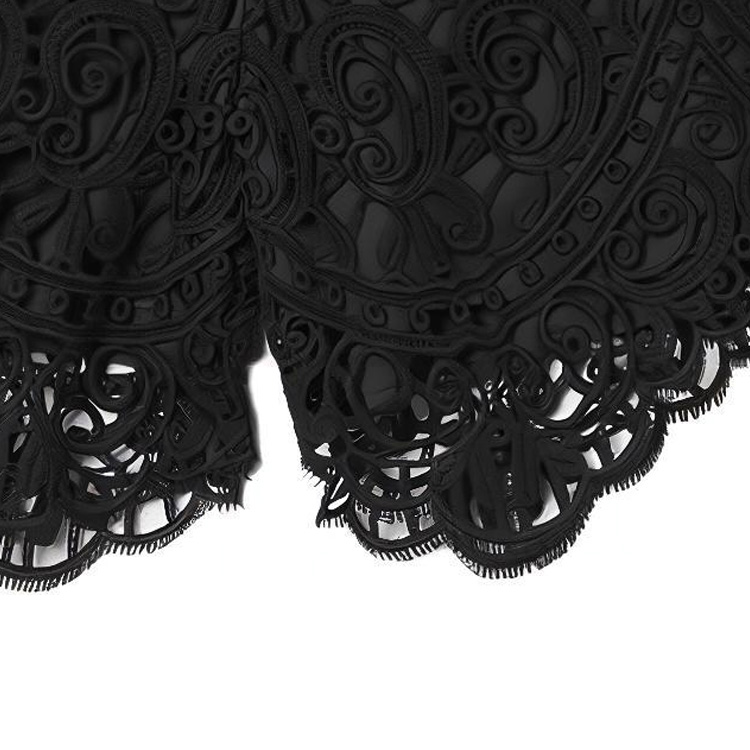 Sizing (W) 博柏利 SS23 黑色纯色蕾丝休闲短裤 80671781