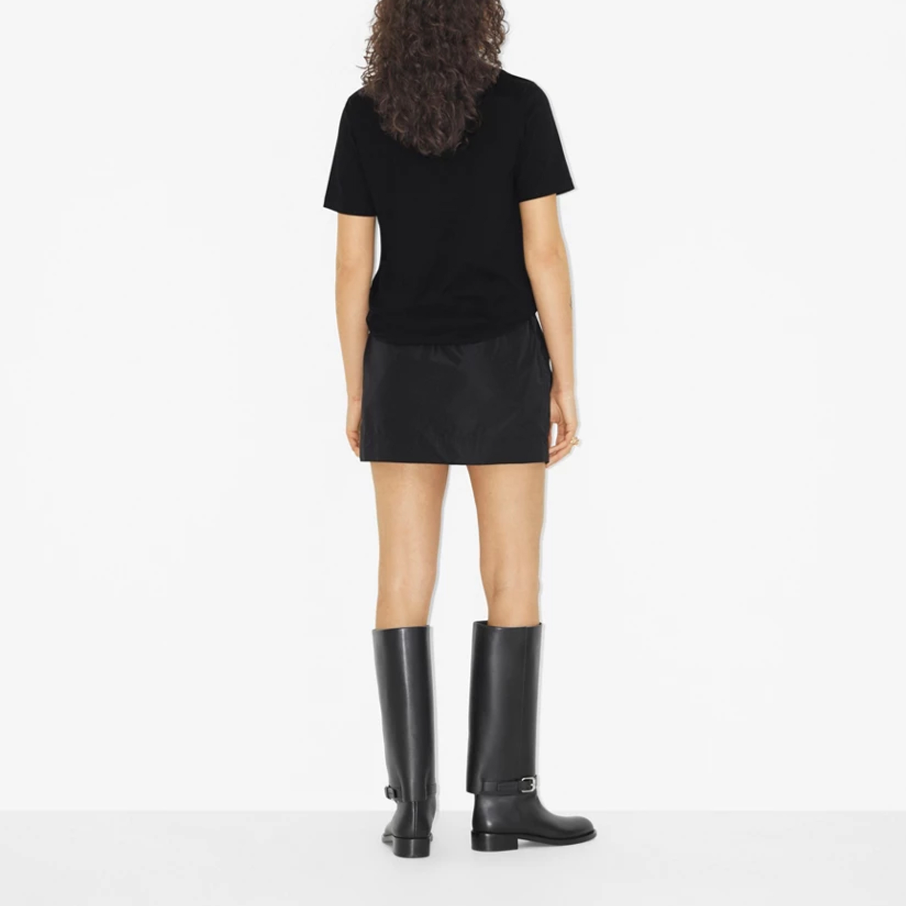 Shop (Women) Burberry SS23  Black T-Shirt with Letter Logo Print and Crew Neck. 80709741