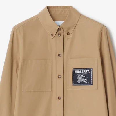 (W) バーバリー SS23 キャメル ロゴパッチ付き長袖シャツ ポイントカラー仕様 80657761 Details for (W) バーバリー SS23 キャメル ロゴパッチ付き長袖シャツ ポイントカラー仕様 80657761