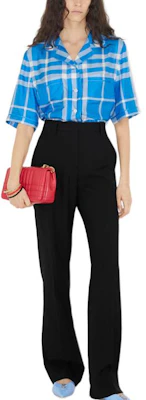 (W) 博柏利 SS23 蓝色格纹真丝睡衣风格衬衫 80658191 Lookbook (W) 博柏利 SS23 蓝色格纹真丝睡衣风格衬衫 80658191