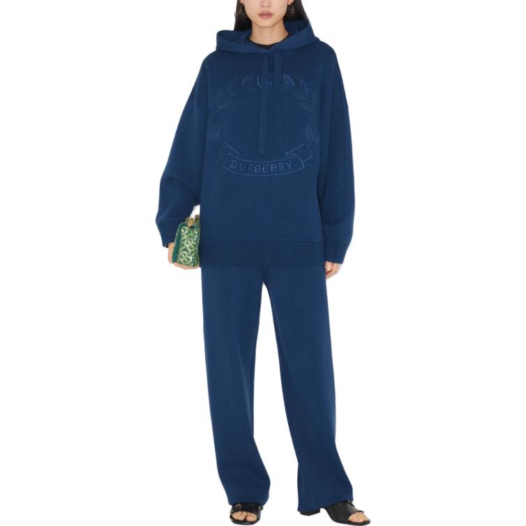 Lookbook (W) Burberry SS23 Celana Casual Lurus Warna Biru Navy Tua. 80694021