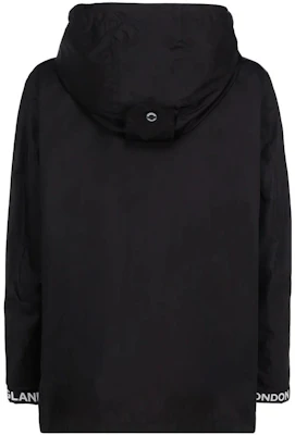 (W) 버버리 SS23 블랙 레터 로고 후드 집업 자켓 8027503 Lookbook (W) 버버리 SS23 블랙 레터 로고 후드 집업 자켓 8027503