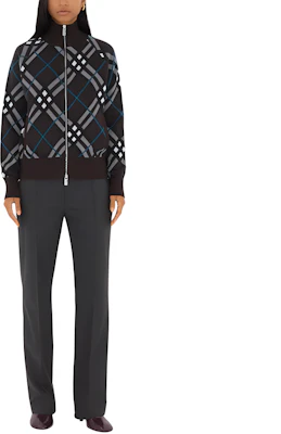 (W) 버버리 SS24 블랙 체크 집업 루즈 니트 스웨터. 80950831 Lookbook (W) 버버리 SS24 블랙 체크 집업 루즈 니트 스웨터. 80950831