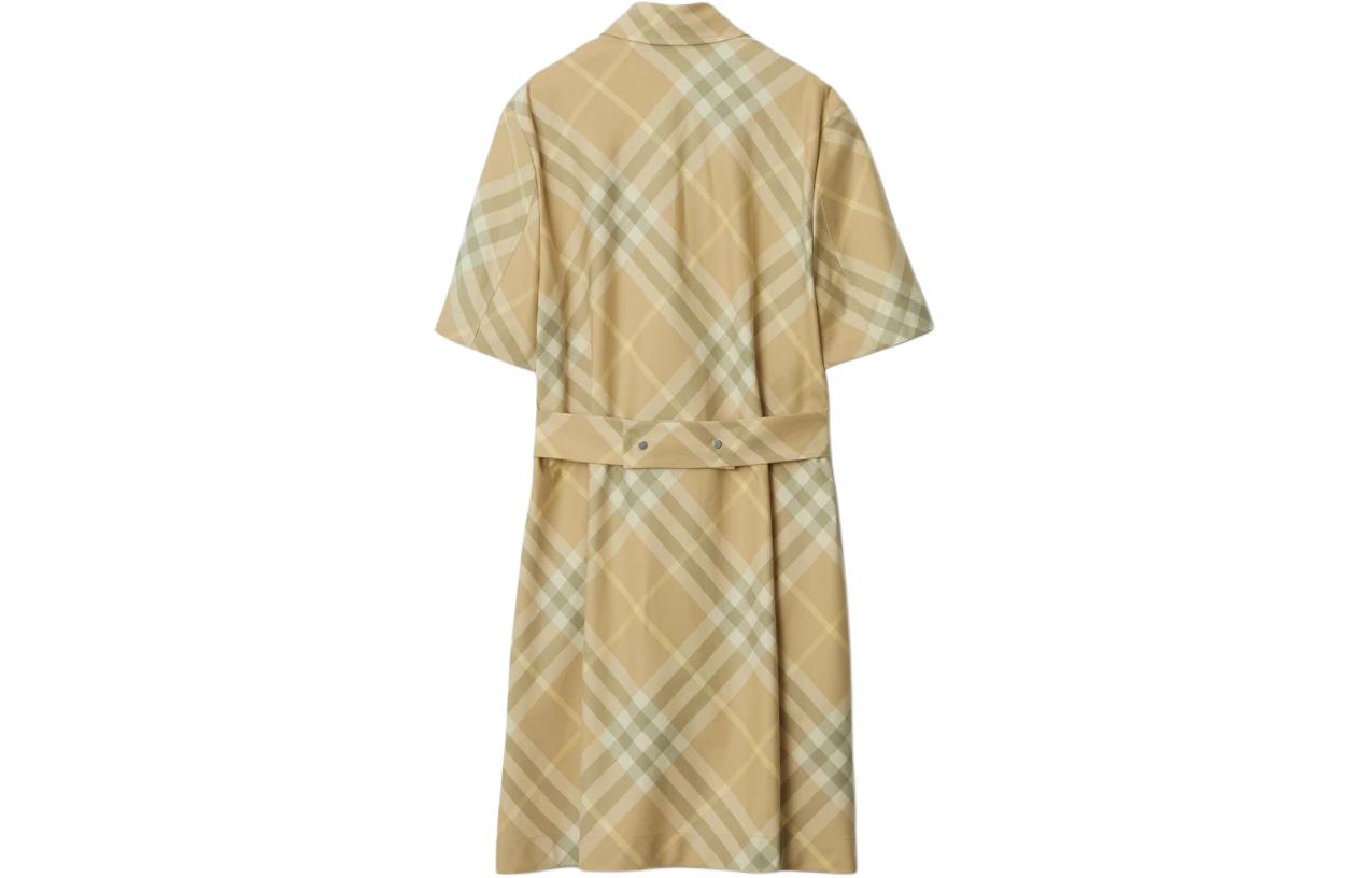 Lookbook (W) Vestido Camisero Burberry SS24 a Cuadros de Manga Corta en Beige Lino. 80835471