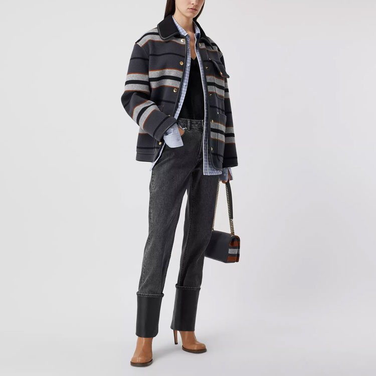 Lookbook (W) 버버리 스트레이트 핏 워싱 그레이 진 80376641