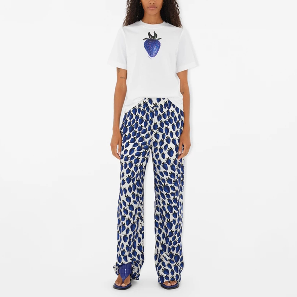 Lookbook (W) Burberry Kaos Putih Strawberry Print Lengan Pendek Leher Crew Regular. 80893681