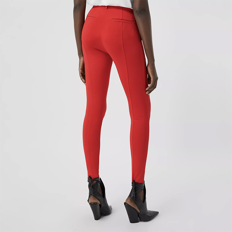 Purchase (W) Pantalones Casuales de Sarga Elástica Burberry en Rojo Brillante 45663341