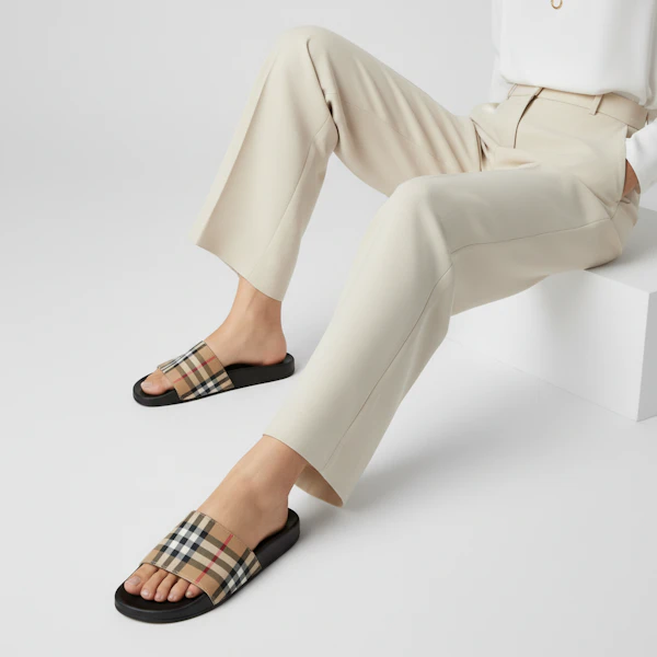 (W) Burberry Vintage 'Slide Gelung Jari Beige Arsip' 80242321 Order (W) Burberry Vintage 'Slide Gelung Jari Beige Arsip' 80242321