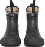 (W) Burberry Bot Hujan Karet Motif Vintage 'Hitam' 80070331 Lookbook (W) Burberry Bot Hujan Karet Motif Vintage 'Hitam' 80070331