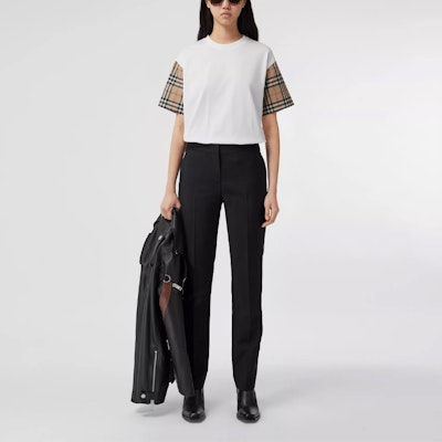 (W) Burberry Baju-T Putih Potongan Longgar dengan Rekaan Lengan Kotak. 80427161 Lookbook (W) Burberry Baju-T Putih Potongan Longgar dengan Rekaan Lengan Kotak. 80427161