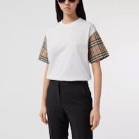 (W) 버버리 화이트 루즈핏 체크무늬 소매 디자인 티셔츠. 80427161 Shop (W) 버버리 화이트 루즈핏 체크무늬 소매 디자인 티셔츠. 80427161