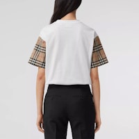(W) 버버리 화이트 루즈핏 체크무늬 소매 디자인 티셔츠. 80427161 Purchase (W) 버버리 화이트 루즈핏 체크무늬 소매 디자인 티셔츠. 80427161