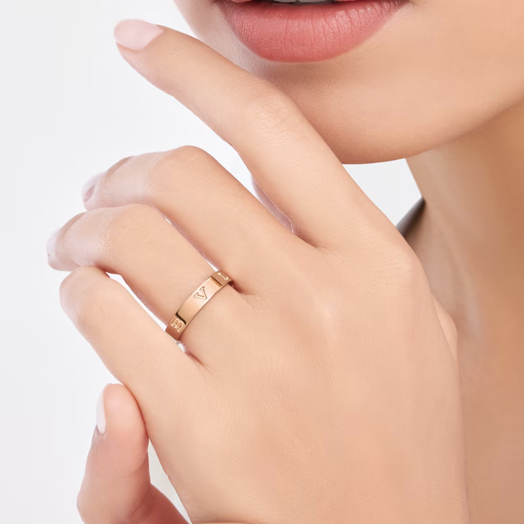 Lookbook (W) BVLGARI 頂級18K玫瑰金女士雕刻字母戒指 360325