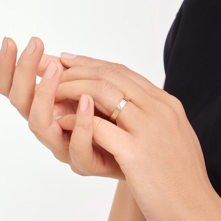 Purchase (W) BVLGARI 頂級18K玫瑰金女士雕刻字母戒指 360325