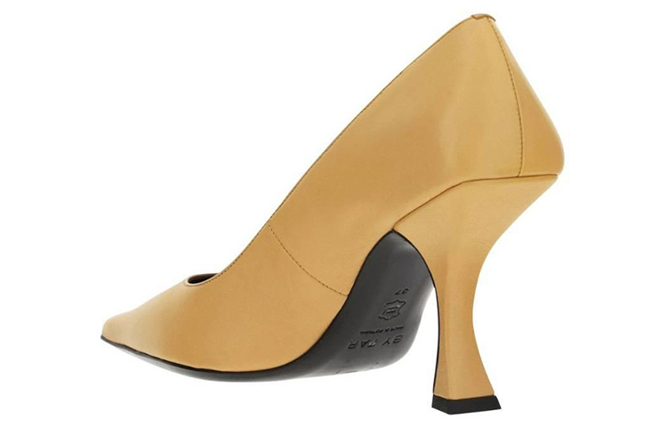 Shop (W) By Far Hak Tinggi Kulit 'Beige' 22PFVIVBISNAPBIS