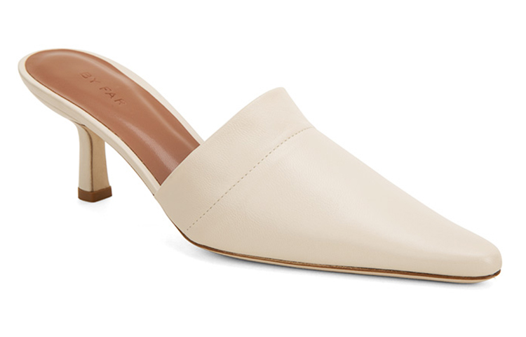 Lookbook (W) By Far Sepatu Mules Runcing 'Minimalis Kasual Krim' 21SSCYNMIVRCRE