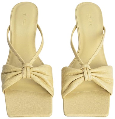 (W) By Far Sandal Tumit Blok Hujung Petak 'Kulit Kuning' 22CRFREVNLGRL Lookbook (W) By Far Sandal Tumit Blok Hujung Petak 'Kulit Kuning' 22CRFREVNLGRL