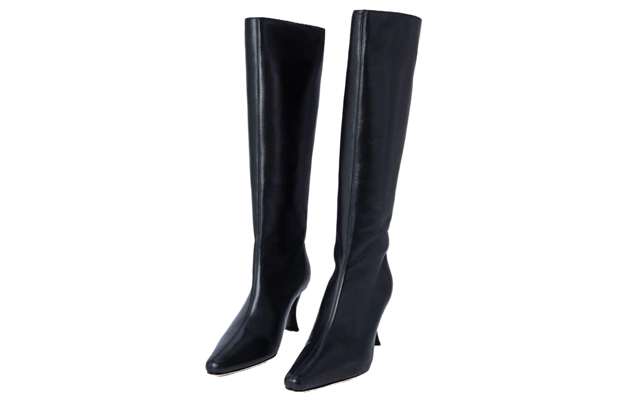 Lookbook (W) "Botines By Far Stevie en Cuero Negro con Punta y Caña Alta" 21PFSVIDBLSMC350