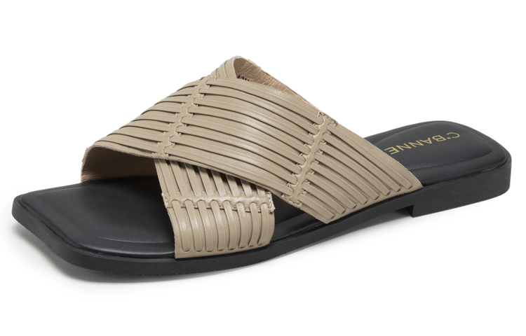 Lookbook (W) C°BANNER 皮革平底时尚凉鞋 '焦糖布丁' A23356890