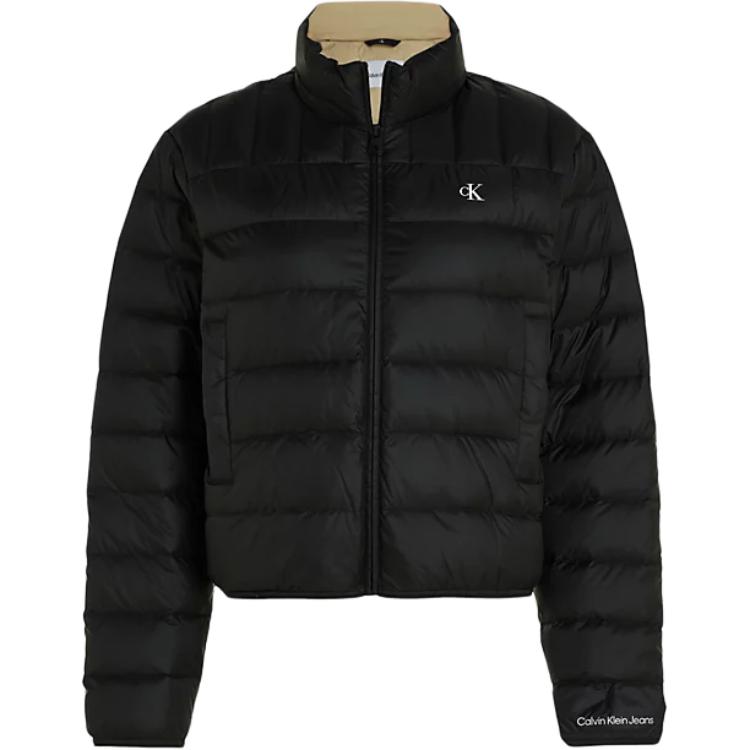 Order (W) Calvin Klein 黑色短版羽絨外套，拉鍊設計與標誌領口。 J20J222585-BEH