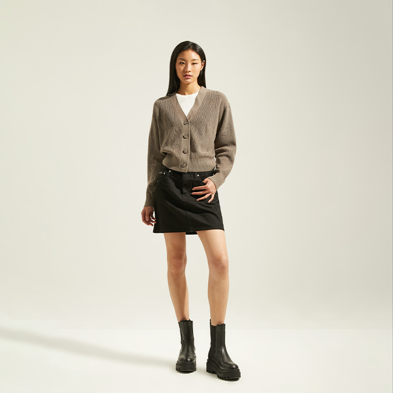 (Women) Calvin Klein  Casual Letter Jacquard Button V-Neck Knit Cardigan Sweater J224569 圖 8