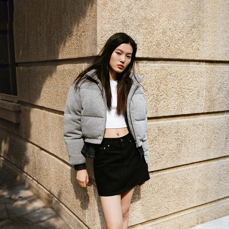 Lookbook (W) Calvin Klein 刺繡短版羽絨外套 石灰色款式 長效溫暖保暖外套 J224591