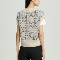 (W) Calvin Klein Grey Jacquard V-Neck Tanpa Lengan Knit Vest. J220099-ACF Shop (W) Calvin Klein Grey Jacquard V-Neck Tanpa Lengan Knit Vest. J220099-ACF