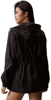 (W) Chaqueta Calvin Klein Outdoor Ligera y Transpirable con Capucha. J223485 Purchase (W) Chaqueta Calvin Klein Outdoor Ligera y Transpirable con Capucha. J223485