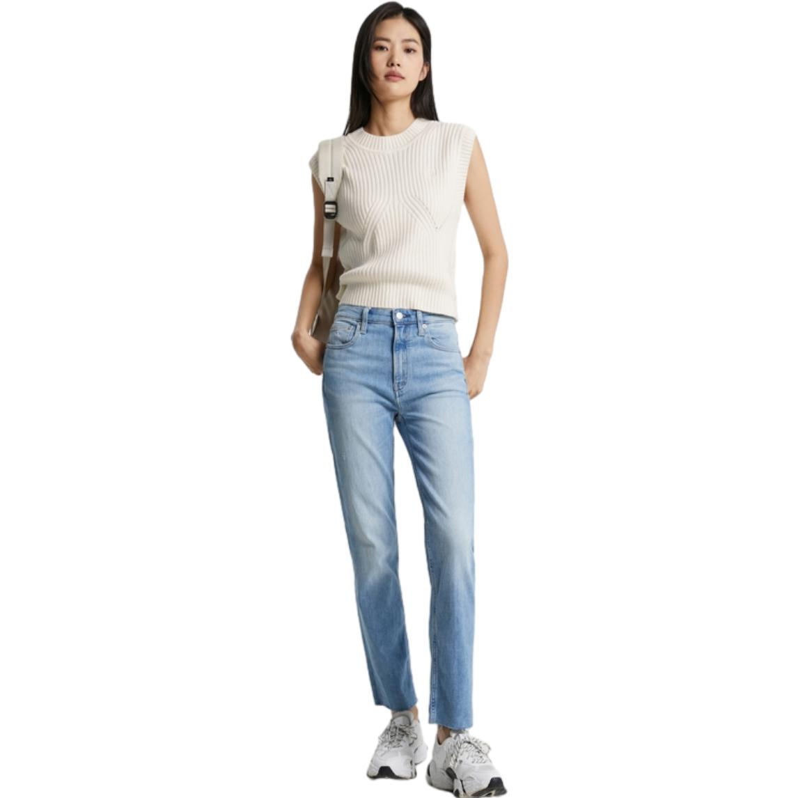 Lookbook (W) Calvin Klein Baju Tanpa Lengan Berenda dengan Rekaan Asimetris Sulam. J222846