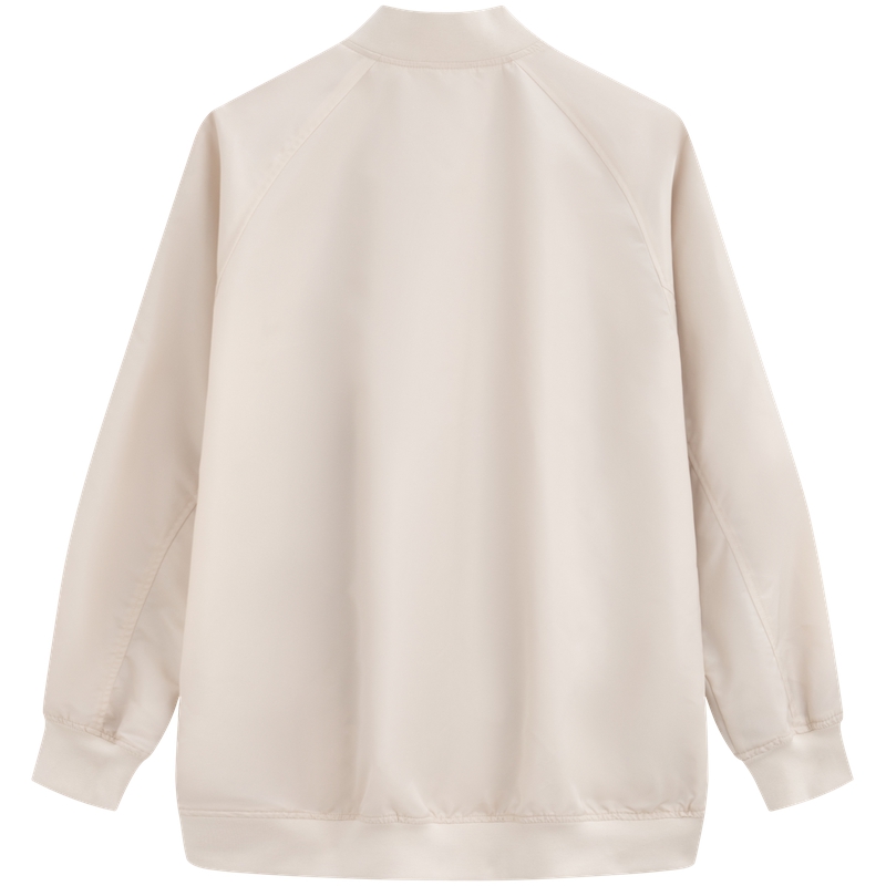 Lookbook (W) Calvin Klein Jaket Baseball Waterproof dengan Resleting dan Kerah. J224361