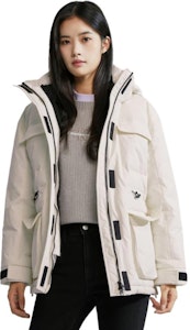 (W) 卡尔文克雷恩防风防水夹克奶白色冬季休闲外套 J222322-YBI Lookbook (W) 卡尔文克雷恩防风防水夹克奶白色冬季休闲外套 J222322-YBI