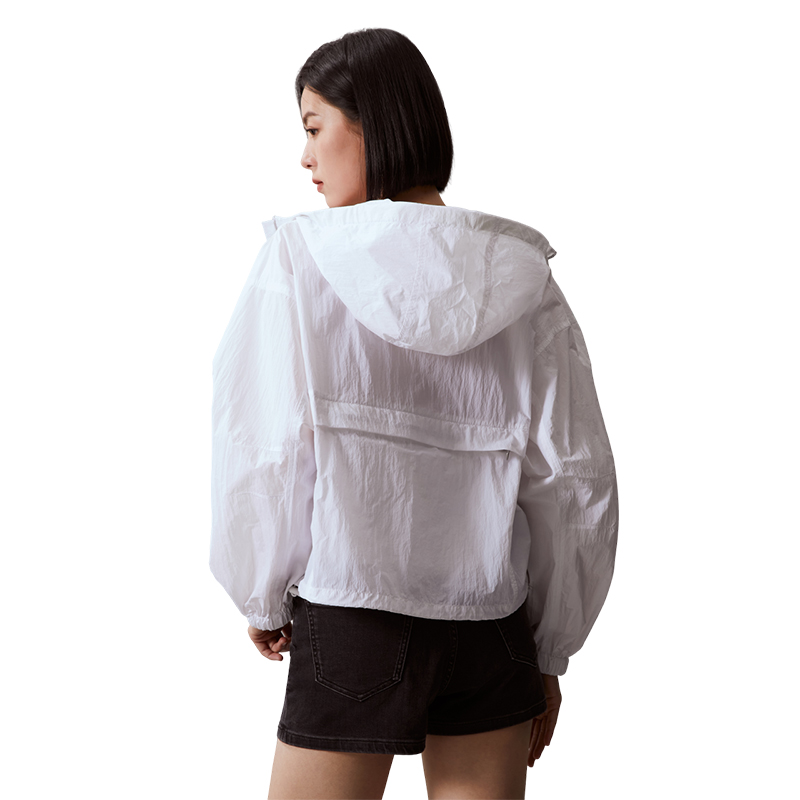 Purchase (W) Calvin Klein Jaket Wanita Ringan Pelindung Matahari Moonlight White J223342