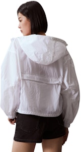 (W) Calvin Klein Jaket Wanita Ringan Pelindung Matahari Moonlight White J223342 Purchase (W) Calvin Klein Jaket Wanita Ringan Pelindung Matahari Moonlight White J223342