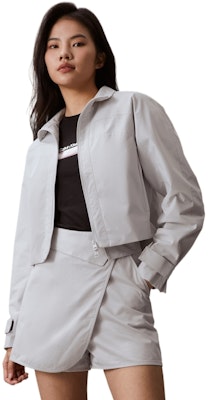 (Women) CALVIN KLEIN SS24 Outdoor Casual Sport Short Jacket with Stand Collar. J223340 Shop (Women) CALVIN KLEIN SS24 Outdoor Casual Sport Short Jacket with Stand Collar. J223340