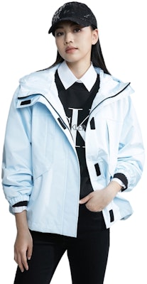 (W) Chaqueta Impermeable y Cortavientos CALVIN KLEIN SS24 para Camping y Senderismo. J223844 Shop (W) Chaqueta Impermeable y Cortavientos CALVIN KLEIN SS24 para Camping y Senderismo. J223844