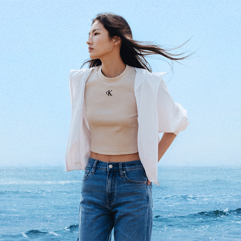 Shop (W) Calvin Klein 防风防水软壳防晒系列夹克 J224363