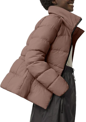 (W) 加拿大鹅纯色修身连帽羽绒夹克 3903W1-139 Purchase (W) 加拿大鹅纯色修身连帽羽绒夹克 3903W1-139