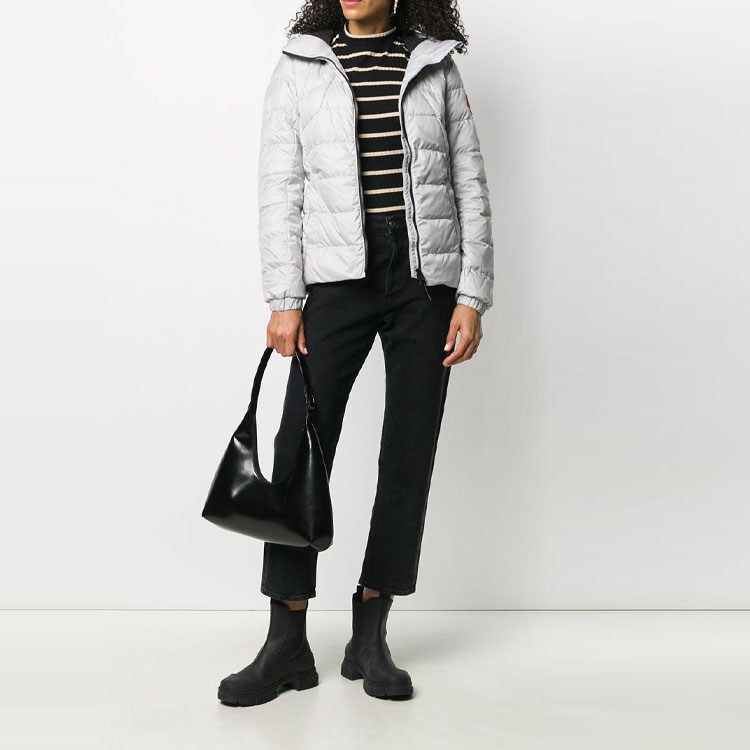 Lookbook (W) カナダグース アボット ロゴ ライトダウン ジャケット シルバー 2220L-200