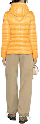 (W) 加拿大鹅 Cypress 黄色连帽徽标羽绒夹克. 2242W-1260 Shop (W) 加拿大鹅 Cypress 黄色连帽徽标羽绒夹克. 2242W-1260