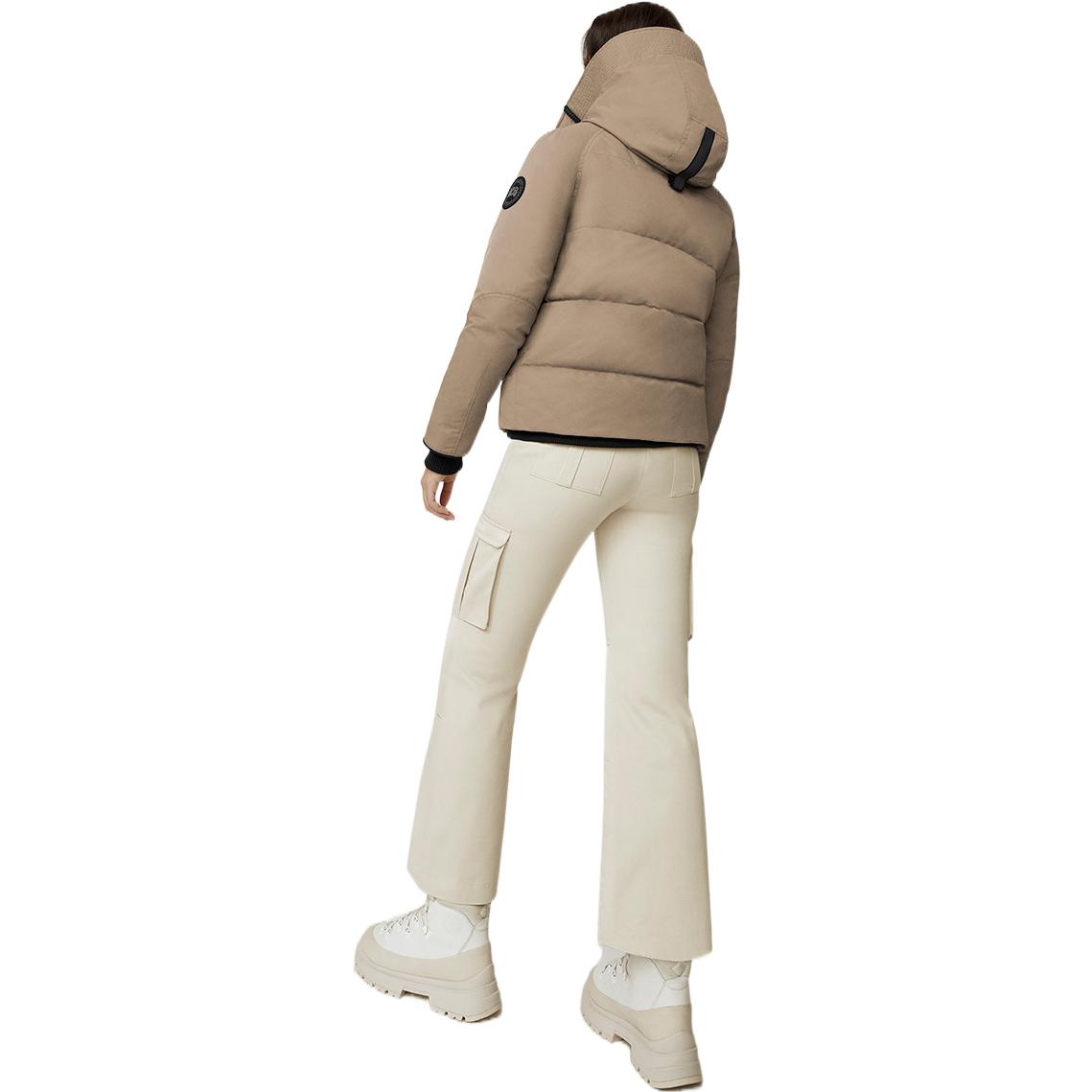 Lookbook (W) Canada Goose Everleigh FW22 Jaket Pendek Pilot Warna Cokelat Pasir 3853WB-252