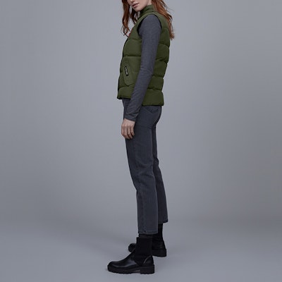 (W) Rompi Down Canada Goose Freestyle Hijau Militer dengan Patch Logo Merah. 2832L-49 Shop (W) Rompi Down Canada Goose Freestyle Hijau Militer dengan Patch Logo Merah. 2832L-49